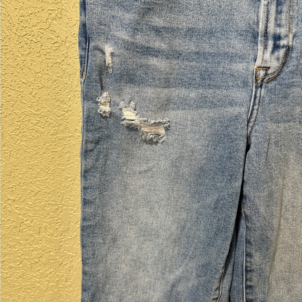 Altar'd State Light Blue Distressed Straight Leg Jeans Size 26 - Picture 3 of 6